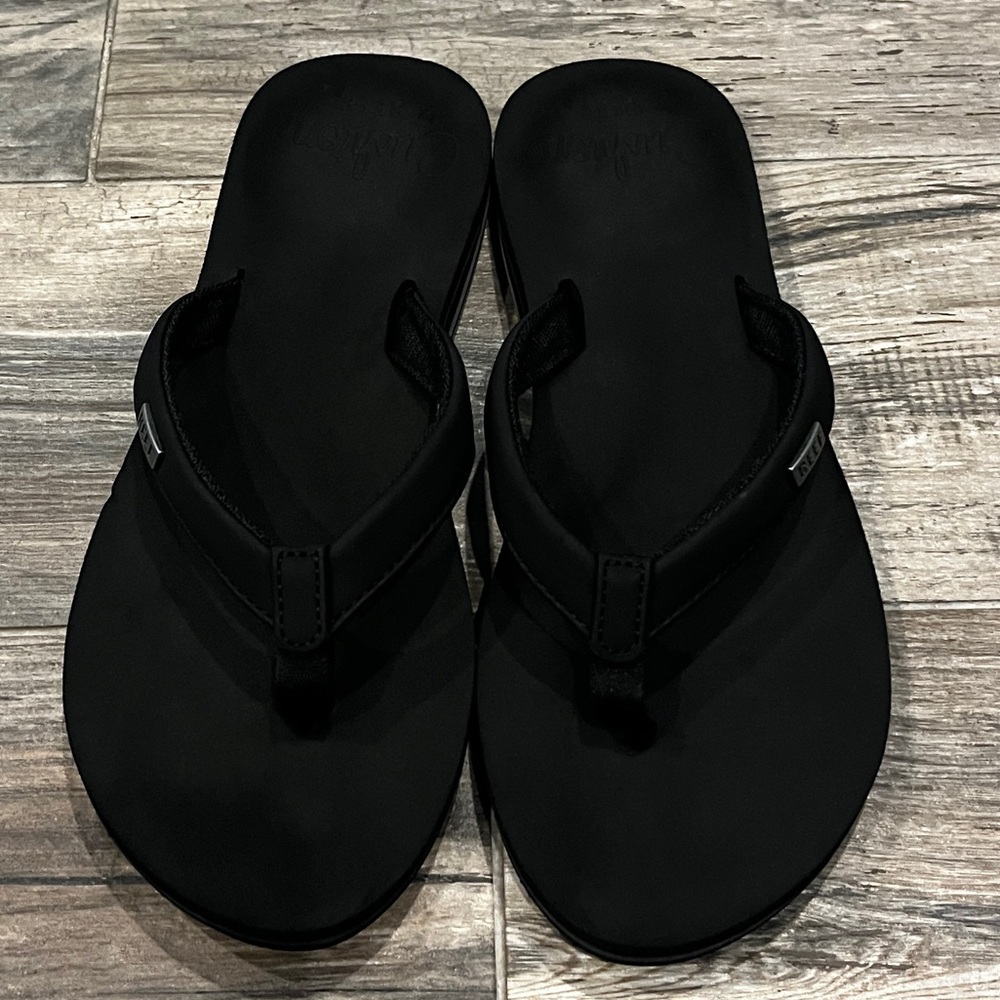 REEF Women’s Cushion Sands Sandal Flip Flops in Black Size 9